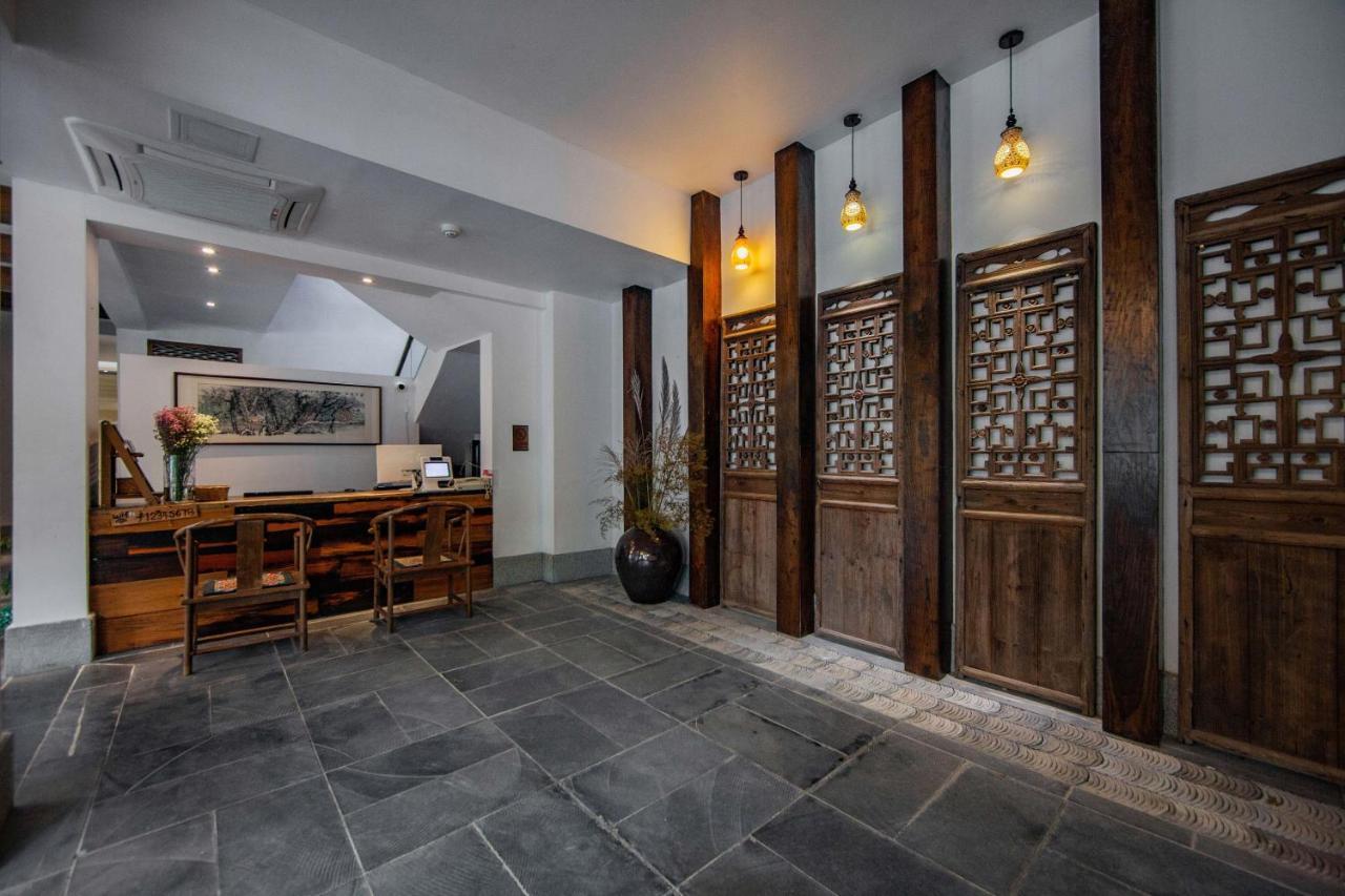 Serene Vale Inn Guilin-Free One Way Pick Up Service To High-Speed Railway Station For 2 Nights Exterior foto